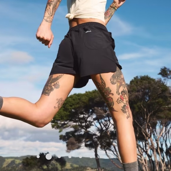 NWT Allbirds Women's Natural Run Short in Black Wool Blend - Picture 3 of 9